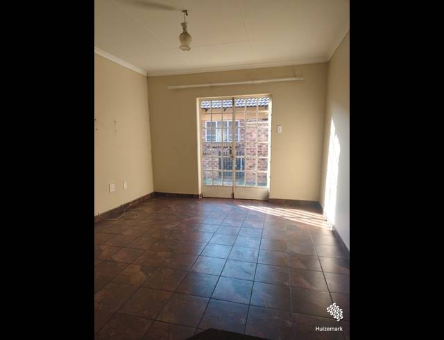 2 BEDROOM FLAT TO LET IN VAALPARK